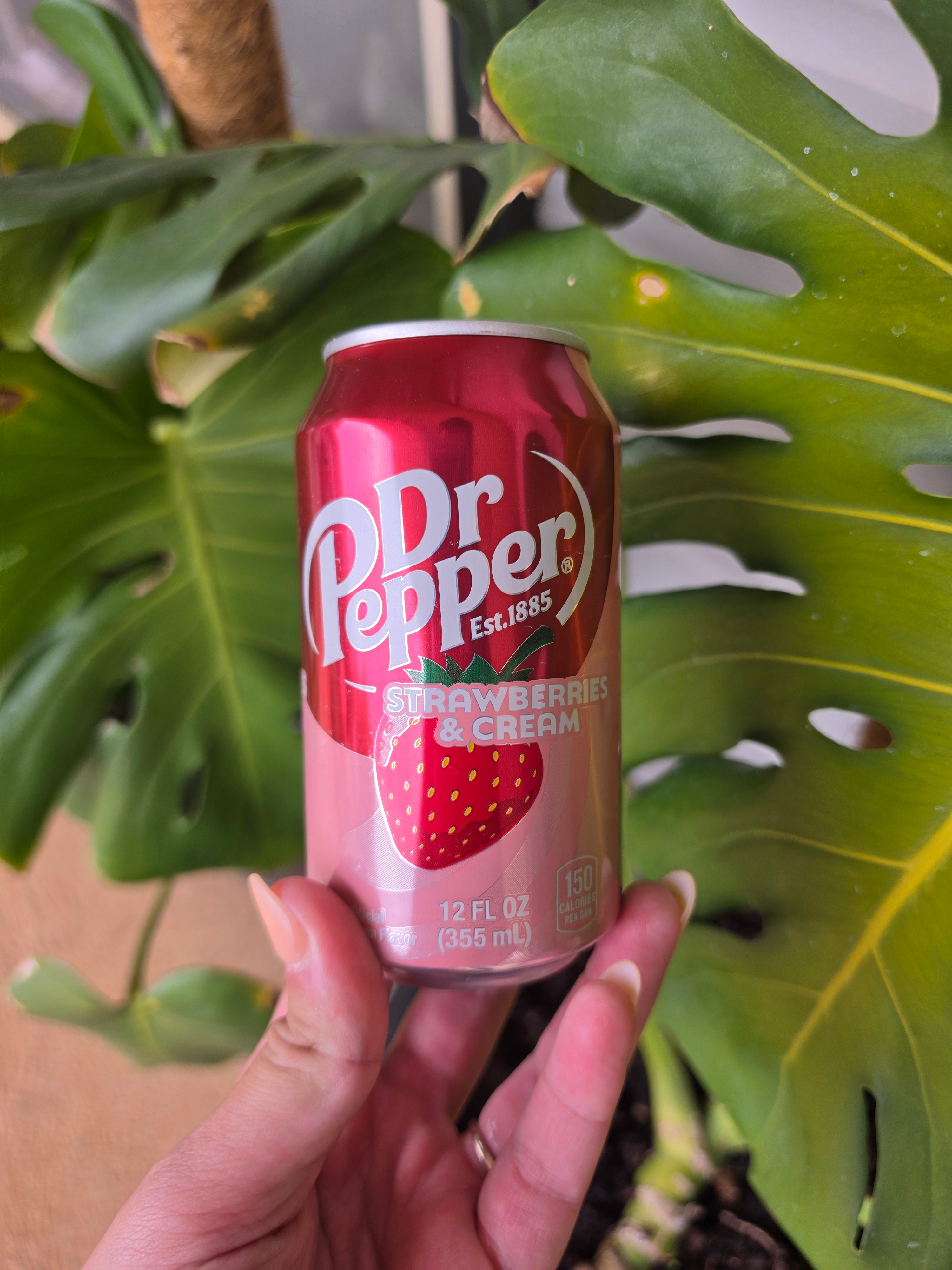 Dr Pepper Strawberries & Cream Soda 355ml